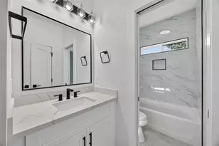 8215 Gladstone St, Houston, TX 77051 - Photo 23
