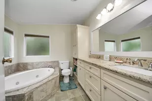 204 Edith St, Highlands, TX 77562 - Photo 13