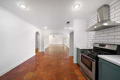 215 Fairbanks Street, Houston, TX 77009 - Photo 15