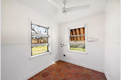 215 Fairbanks Street, Houston, TX 77009 - Photo 17