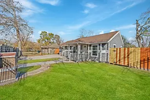 6911 Sherwood Dr, Houston, TX 77021 - Photo 3