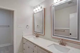 11219 Ash Creek Dr, Houston, TX 77043 - Photo 9