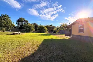 1811 Burnett St, Baytown, TX 77520 - Photo 13