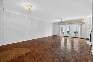 360 Wilcrest Dr, Houston, TX 77042 - Photo 7