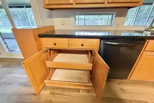 204 Hillcrest Dr, Alvin, TX 77511 - Photo 29