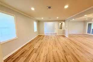 204 Hillcrest Dr, Alvin, TX 77511 - Photo 9