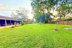 204 Hillcrest Dr, Alvin, TX 77511 - Photo 35