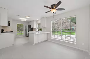 106 Breezy Point Pl, Spring, TX 77381 - Photo 9