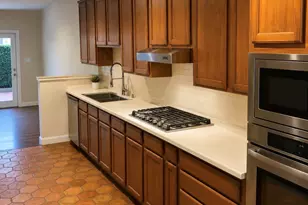 223 Asbury St, Houston, TX 77007 - Photo 5