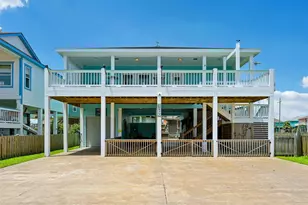 977 Bahama Dr, Crystal Beach, TX 77650 - Photo 1