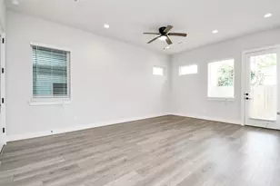 313 Charlock St, Houston, TX 77022 - Photo 7