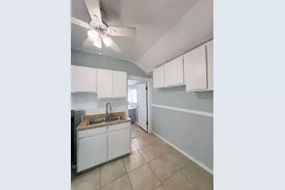 1810 24th St #3, Galveston, TX 77550 - Photo 5