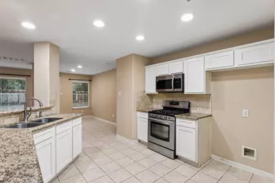 185 W Misty Dawn Drive, The Woodlands, TX 77385 - Photo 13