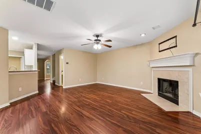 185 W Misty Dawn Drive, The Woodlands, TX 77385 - Photo 9