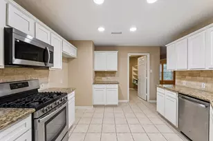 185 W Misty Dawn Dr, The Woodlands, TX 77385 - Photo 11