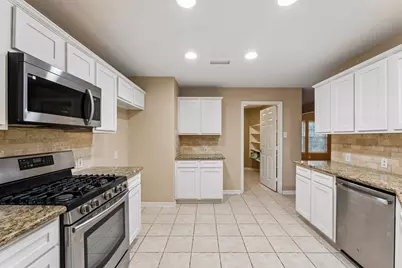 185 W Misty Dawn Drive, The Woodlands, TX 77385 - Photo 11