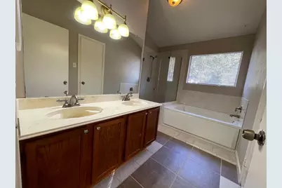 88 W Rainbow Ridge Circle, The Woodlands, TX 77381 - Photo 5