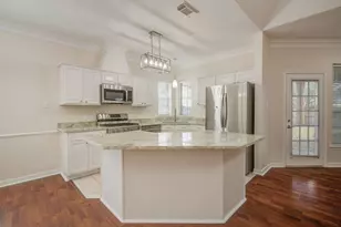 301 Lasso St, Angleton, TX 77515 - Photo 11