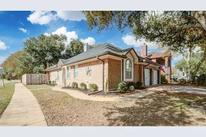 301 Lasso Street, Angleton, TX 77515 - Photo 3