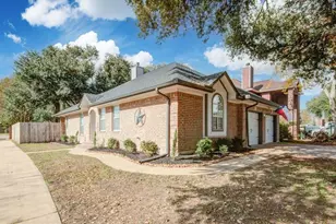 301 Lasso St, Angleton, TX 77515 - Photo 3