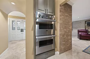 10034 Meadow Lake Ln, Houston, TX 77042 - Photo 9