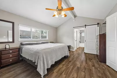 2427 Heritage Bend Drive, Webster, TX 77598 - Photo 9