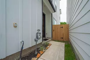 8925 Grovner Pl, Houston, TX 77055 - Photo 3