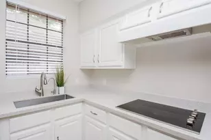 10 Heathstone Pl, The Woodlands, TX 77381 - Photo 9