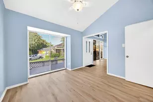 17 April Point Dr N, Conroe, TX 77356 - Photo 17