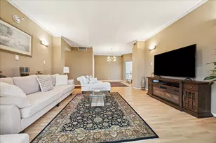 661 Bering Dr, Houston, TX 77057 - Photo 1