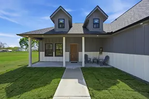 612 Austin St, West Columbia, TX 77486 - Photo 3