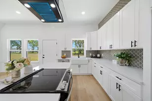 612 Austin St, West Columbia, TX 77486 - Photo 13