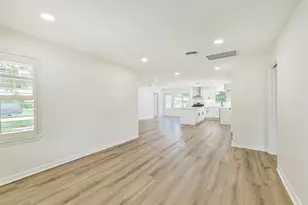 4422 Libbey Ln, Houston, TX 77092 - Photo 9