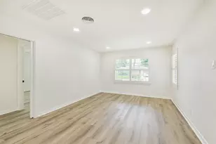 4422 Libbey Ln, Houston, TX 77092 - Photo 7
