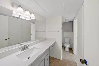 2750 Holly Hall Street #1706, Houston, TX 77054 - Photo 17