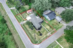 237 McLemore Dr, Alvin, TX 77511 - Photo 1