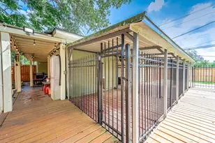 237 McLemore Dr, Alvin, TX 77511 - Photo 31