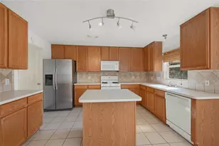 10326 E Summit Canyon Dr, Houston, TX 77095 - Photo 7