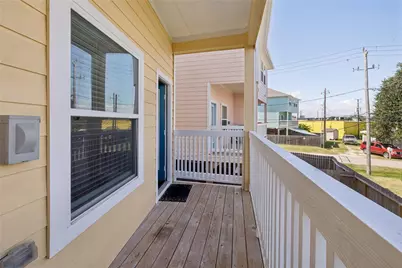 705 N Bayshore Drive, La Porte, TX 77571 - Photo 11