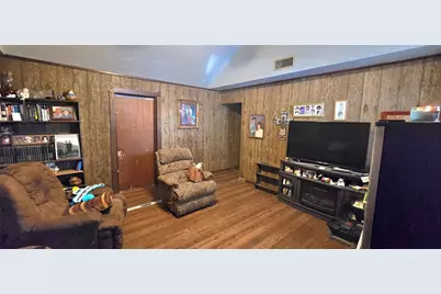 807 N Manse Avenue, Giddings, TX 78942 - Photo 5