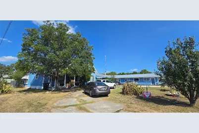 807 N Manse Avenue, Giddings, TX 78942 - Photo 3