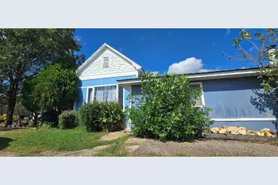 807 N Manse Avenue, Giddings, TX 78942 - Photo 1