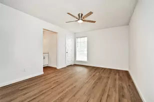 12110 Kirkholm Dr, Houston, TX 77089 - Photo 9