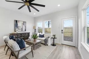 528 N 4th St, La Porte, TX 77571 - Photo 11