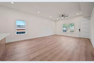 236 E 39th Street #A, Houston, TX 77018 - Photo 9