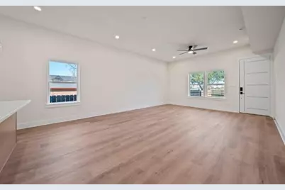 236 E 39th Street #A, Houston, TX 77018 - Photo 9