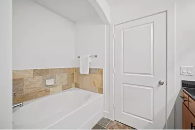 1901 Post Oak Boulevard #204, Houston, TX 77056 - Photo 29
