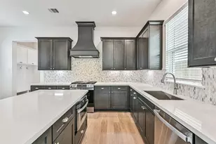 2523 S Houston Ave, Pearland, TX 77581 - Photo 13