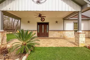 821 Martin Luther King Dr, Ames, TX 77575 - Photo 5