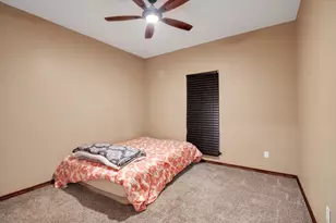 821 Martin Luther King Dr, Ames, TX 77575 - Photo 25